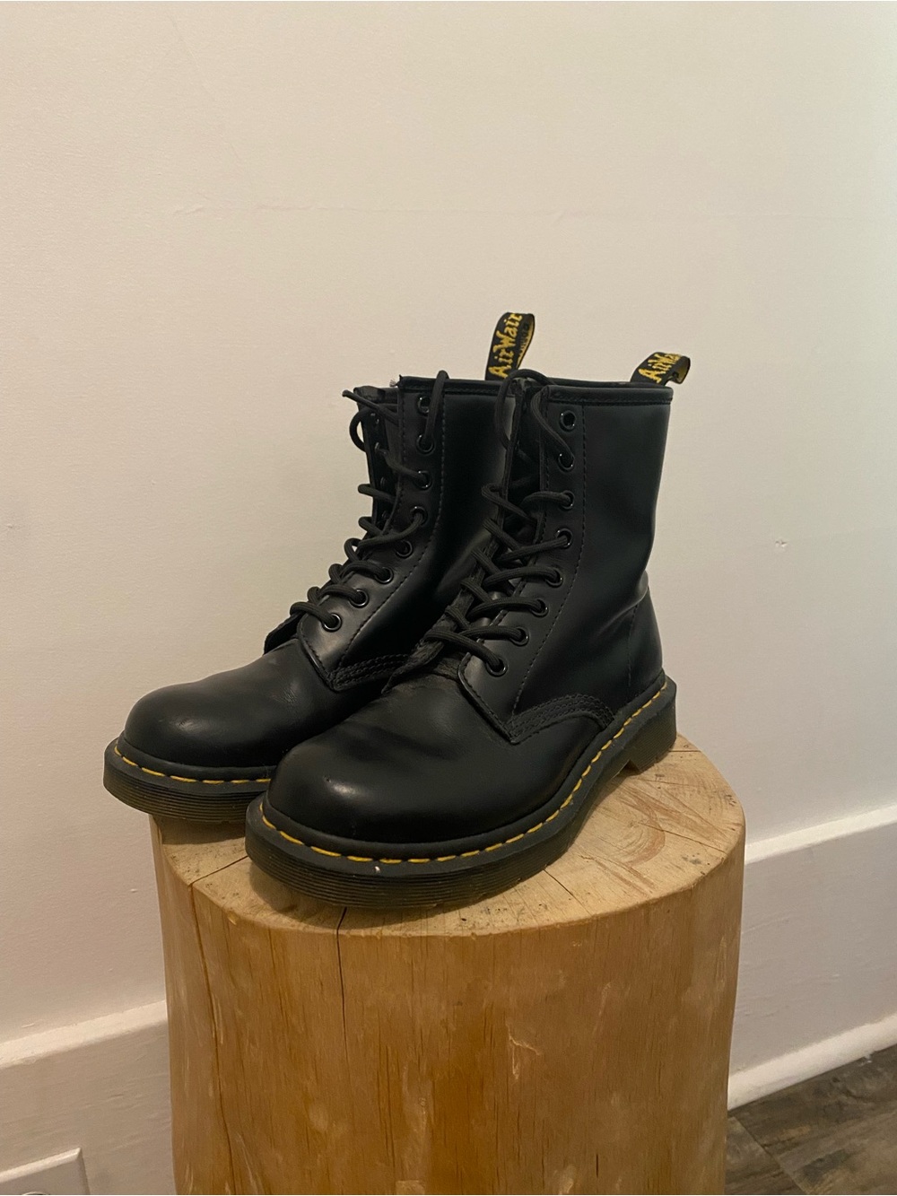 Dr. Martens 1460 WOMEN'S SMOOTH LEATHER LACE UP BOOTS